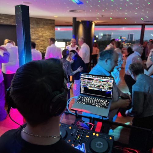 DJ liest das Publikum auf einer Hochzeit in Bremen