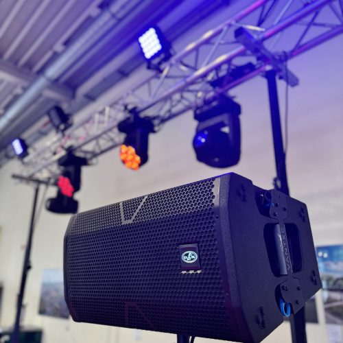 DAS Audio Vantec 20A und Traversen mit Lichttechnik