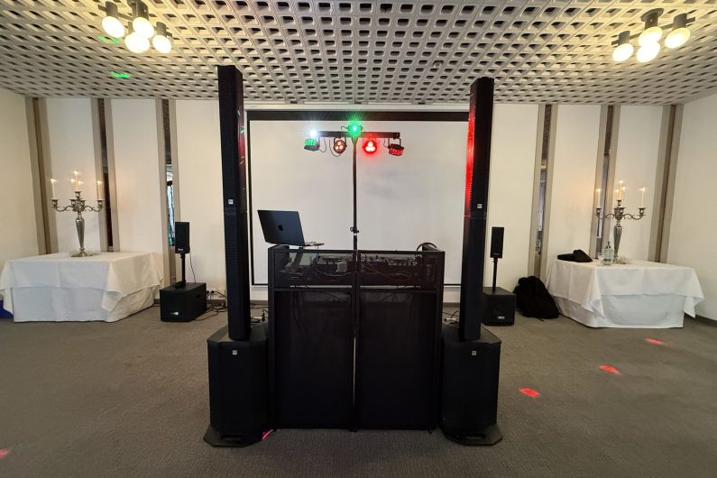 DJ Pult für Hochzeit in einem Hotel in Emden